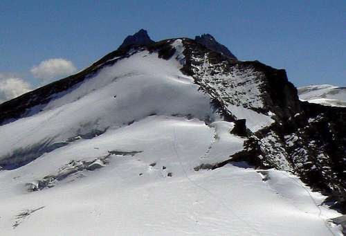 The Johannisberg (close in the middle) and the summit of Grossglockner left behind