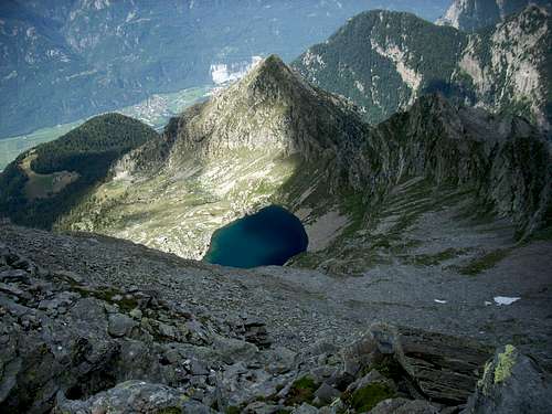 W-flanke with Lake Canee and Torrone Rosso from the summit