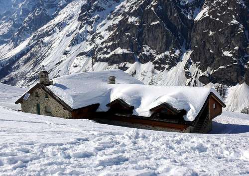 Alpine REFUGES in the Aosta Valley  (Ferret Valley) 