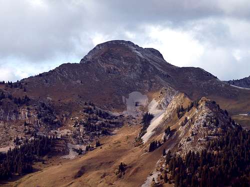 Hiking in the Chablais Alps in Autumn
