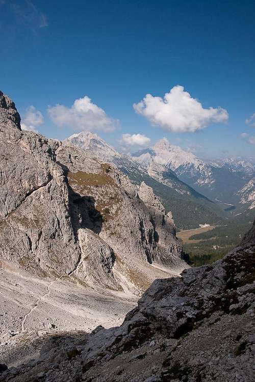 The descent route from Forcella di Misurina