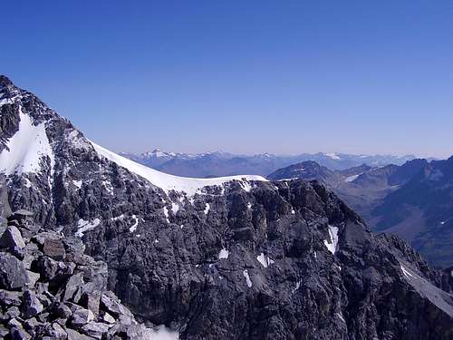 Mid part of the Hintergrat seen from Monte Zebrù summit