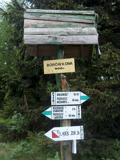 Trail sign on the polish side of Borůvková Hora (Borowkowa Gora)