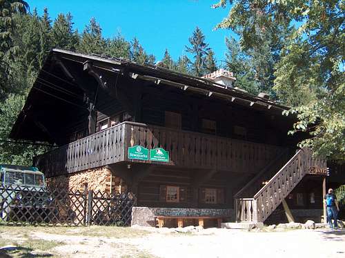Schronisko Szwajcarka, a 180 years old mountain hut in Rudawy Janowickie