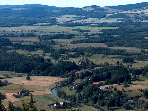 View to the Bóbr valley from Krzywa Turnia, in the Sokoliki rocks (Rudawy Janowickie)