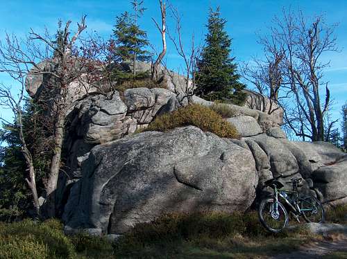 Granitic outcrops on the top of Skalnik