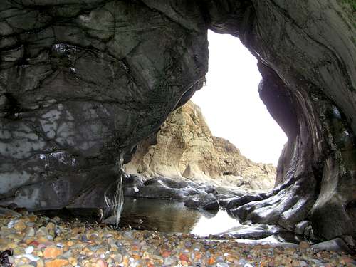 Rock Cave in Bracelet Bay