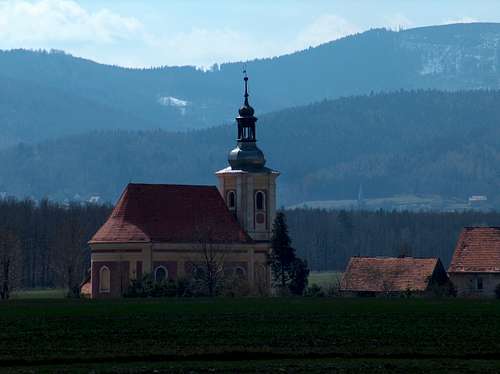 Góry Złote and the church of Płonica