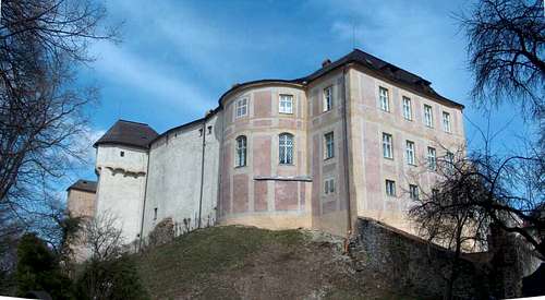 Javornik castle, on the foot of the Góry Złote mountains