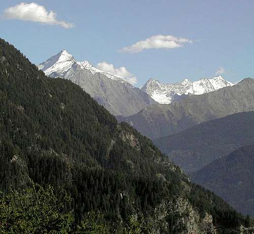 Grivola and Gran Paradiso range from the path between Challancin and Morge