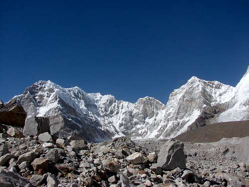 Chumbu 6859m, Khangri Shar (6792m)