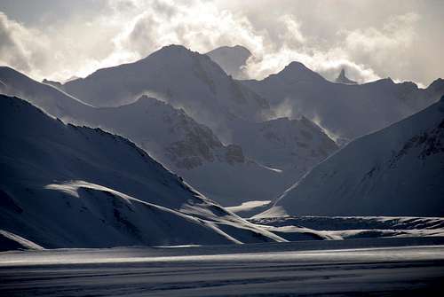 Mountains above the Sim Gang Glacier, 29 april 2009