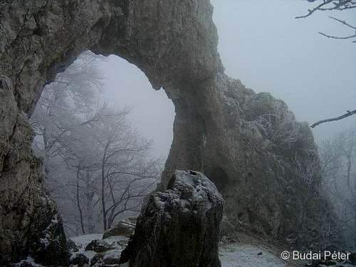Lower arch of Vaskapu in winter