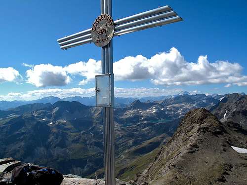 The summit cross and mailbox on the top of the Geisselkopf (2974m)