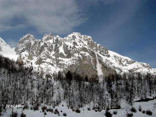 Avalanche from Karanfili massif