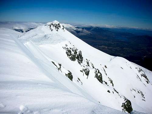 Claveles peak and ridge