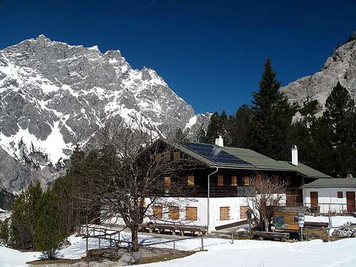 The Wimbachgries hut on 1327 meters, with the mighty bulk of the Hochkalter (2607m) in the background