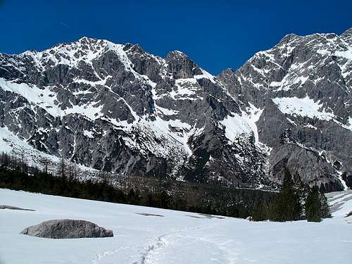 The wide, scree-covered upper part of the Wimbach valley, known as the 
