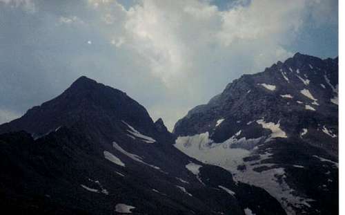 Gladstone Peak (left), Mt...