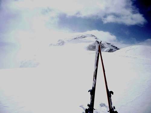 Leave the skis and walk to Titlis