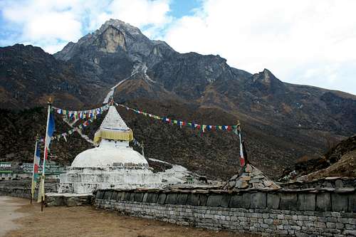 Khumbi Yul Lha, 5.765m 