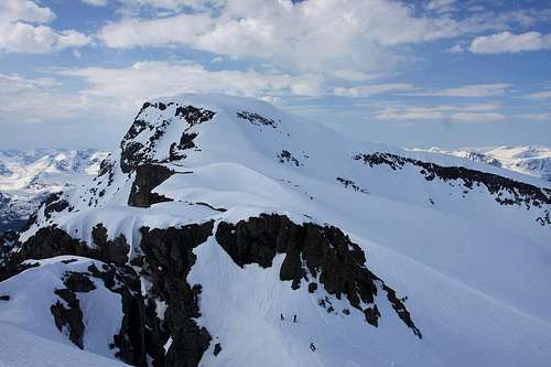 Holmbukttind from the traverse to Jeihkkevarri