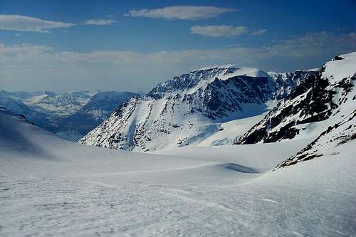 Fugledalsfjell, Fugledalsbreen, and the descent route.