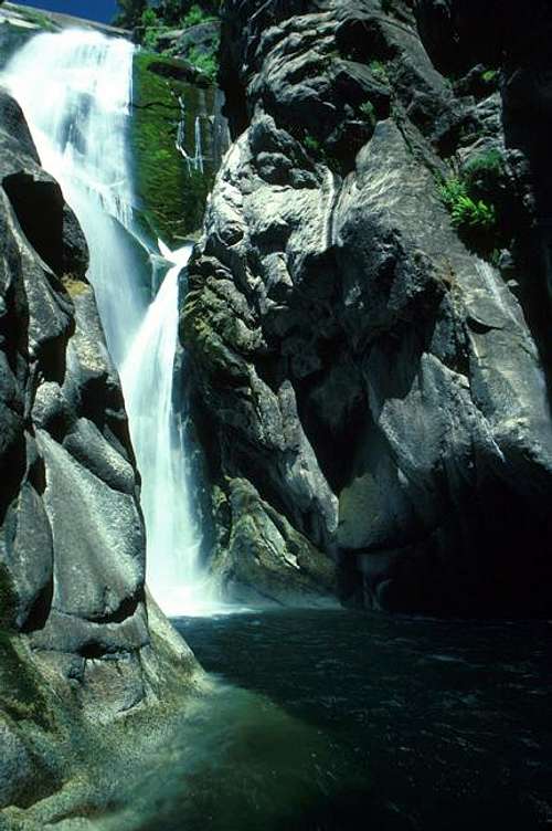 Silver Spray Falls Tehipite Valley