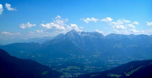 View upon the Hoher Göll (2524m) from the Karkopf's summit
