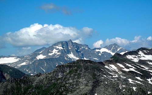 Close-up upon Hoher Sonnblick (3105m) and Goldzechkopf (3042m)