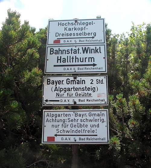 Signpost below the Hochschlegel