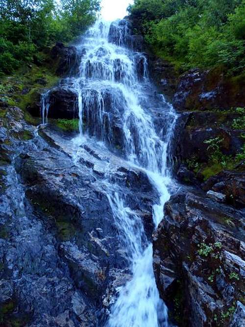 Waterfall on the way to Sloan Peak