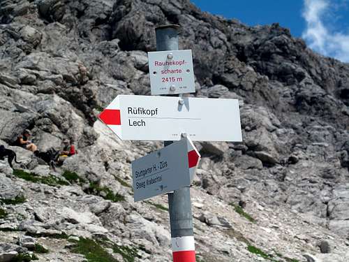 Signpost on the Rauhekopfscharte