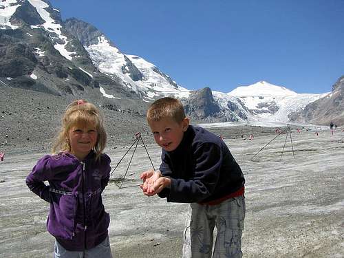 Childrens and glacier