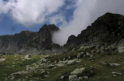 Turnul Porţii and Judele peak