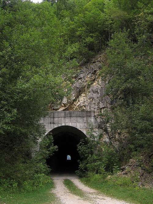 The tunel from the car road, about 4 km from Cheia hut.