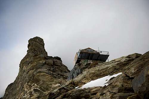 Matterhorn Carrel Hut(3829m)