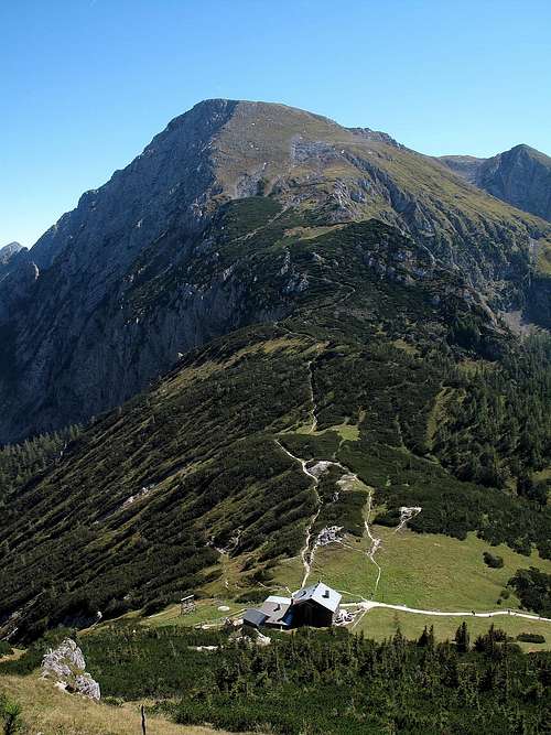 The Carl-von-Stahl hut with the Schneibstein (2276m) above