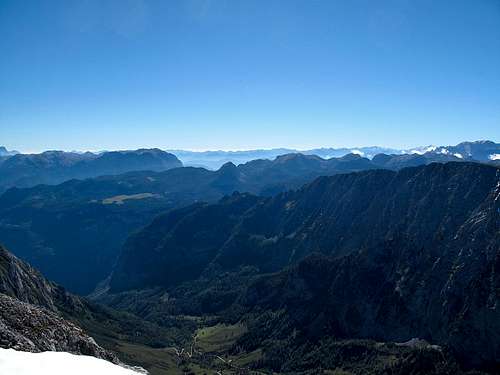 View down to the Bluntautal valley and the north precipice of the Schneibstein...