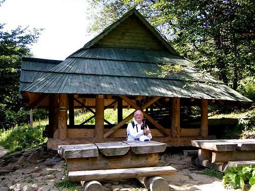 Shelter along the trail to Mount Tarnica 