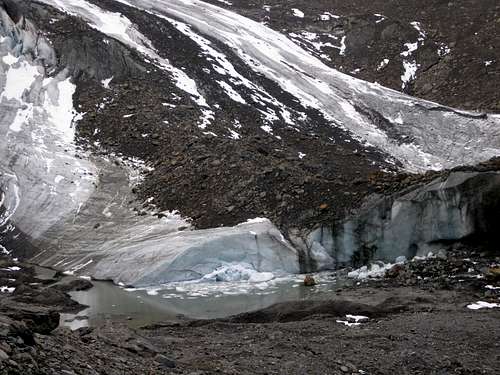 Glacier melting near Monte Pasquale