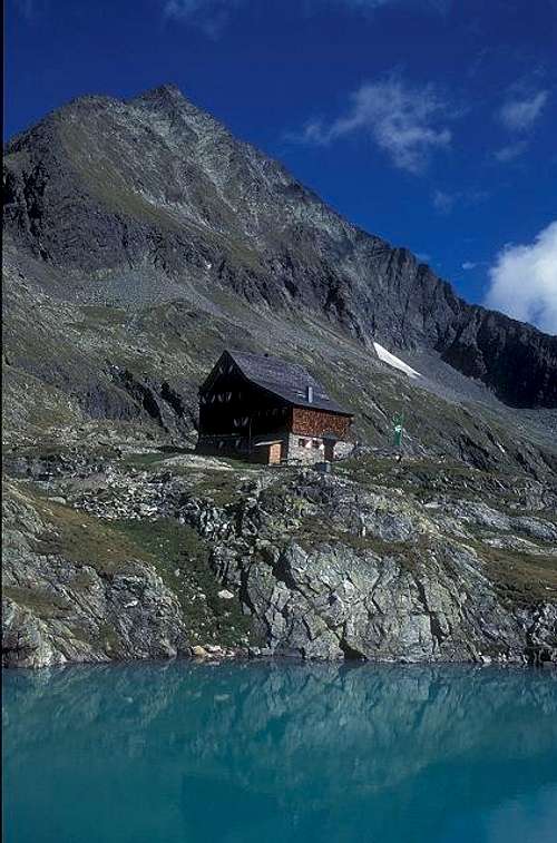 Adolf-Nossberger hut (2481 m)...