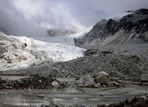Glacier snout on Huayna Potosi