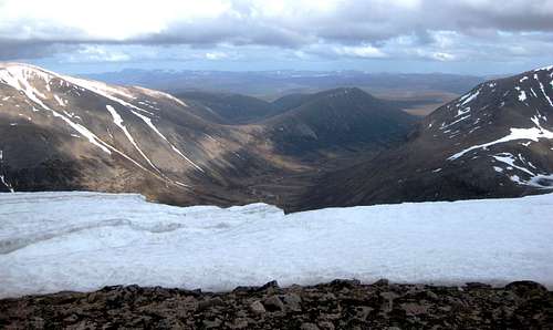 Looking south along the Lairig Ghru from Braeriarch