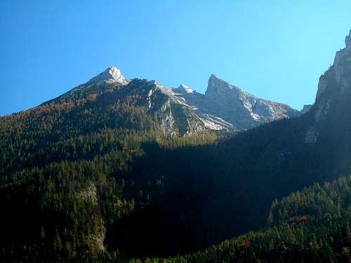Steinberg (2065m) and Schärtenspitze (2153m) seen from Hintersee in autumn