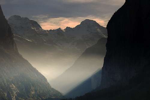 The last autumn sunbeams in the Lauterbrunnen valley, crowned by the peak of Breithorn