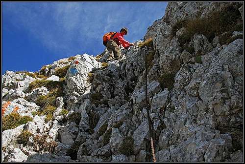 Descending by the SW ridge of Cimon del Cavallo