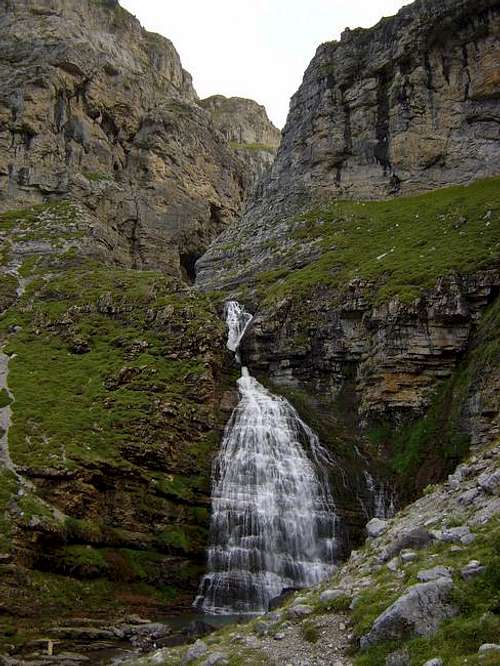 The waterfall of Cola de...