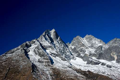 Khumbi Yul Lha, 5.765m