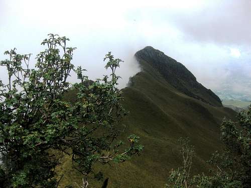 Looking along the rim to the false summit of Pasachoa